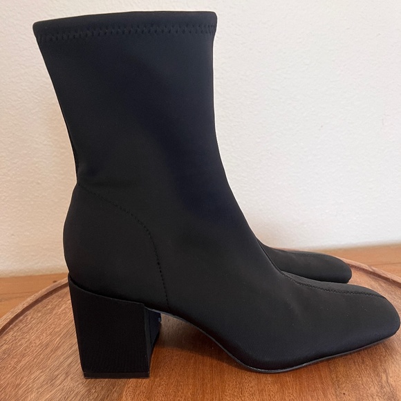 ZARA Black Booties - Stretch - MISMATCHED - Right is a 9 Left is a 10 - Picture 1 of 12